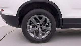 Used 2021 Tata Safari XT Plus Diesel Manual tyres RIGHT REAR TYRE RIM VIEW