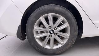Used 2016 Hyundai Elantra [2016-2022] 2.0 SX MT Petrol Manual tyres RIGHT REAR TYRE RIM VIEW
