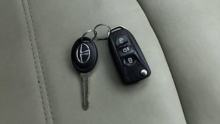 Used 2016 Tata Tiago [2016-2020] Revotron XM Petrol Manual extra CAR KEY VIEW