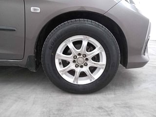 Used 2015 Honda Amaze 1.5L S Diesel Manual tyres RIGHT FRONT TYRE RIM VIEW