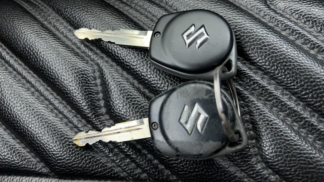 Used 2021 Maruti Suzuki Swift VXI Petrol Manual extra CAR KEY VIEW