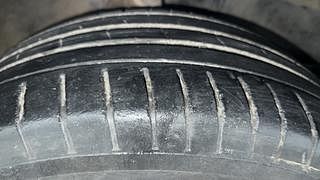 Used 2015 Toyota Corolla Altis [2014-2017] VL AT Petrol Petrol Automatic tyres RIGHT FRONT TYRE TREAD VIEW