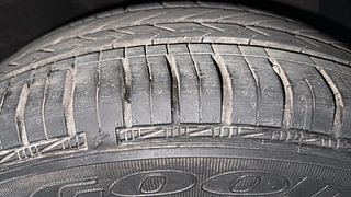 Used 2015 Hyundai Grand i10 [2013-2017] Asta AT 1.2 Kappa VTVT Petrol Automatic tyres RIGHT FRONT TYRE TREAD VIEW