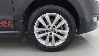 Used 2014 Volkswagen Polo [2010-2014] Highline1.2L (P) Petrol Manual tyres RIGHT FRONT TYRE RIM VIEW