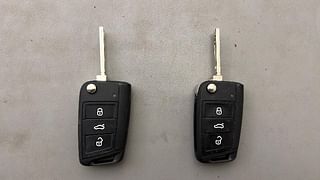 Used 2011 Volkswagen Polo [2010-2014] Highline 1.6L (P) Petrol Manual extra CAR KEY VIEW