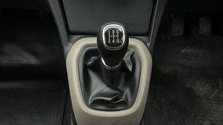 Used 2015 Hyundai Xcent [2014-2017] S (O) Petrol Petrol Manual interior GEAR  KNOB VIEW