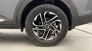 Used 2022 Kia Carens Luxury Plus 1.4 Petrol 7 STR Petrol Manual tyres LEFT REAR TYRE RIM VIEW