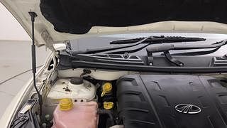 Used 2015 Mahindra XUV500 [2015-2018] W4 Diesel Manual engine ENGINE RIGHT SIDE HINGE & APRON VIEW