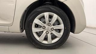 Used 2014 Hyundai Eon [2011-2018] Magna + Petrol Manual tyres RIGHT FRONT TYRE RIM VIEW