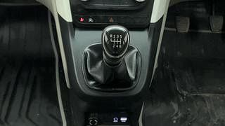 Used 2018 Mahindra Marazzo M6 8str Diesel Manual interior GEAR  KNOB VIEW