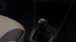 Used 2018 Volkswagen Polo [2018-2022] Comfortline 1.0L (P) Petrol Manual interior GEAR  KNOB VIEW