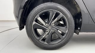 Used 2022 Tata Altroz XZ Plus 1.2 Dark Edition Petrol Manual tyres RIGHT REAR TYRE RIM VIEW