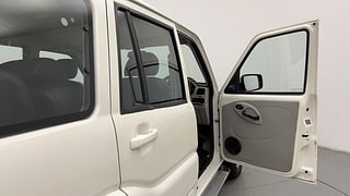 Used 2017 Mahindra Scorpio [2014-2017] S4 Diesel Manual interior RIGHT FRONT DOOR OPEN VIEW