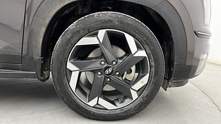 Used 2022 Hyundai Alcazar Platinum (O) 7 STR 1.5 Diesel AT Diesel Automatic tyres RIGHT FRONT TYRE RIM VIEW