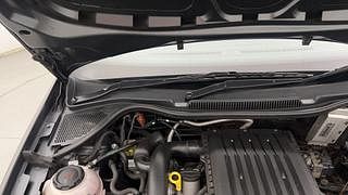Used 2018 Volkswagen Polo [2018-2022] Comfortline 1.0L (P) Petrol Manual engine ENGINE RIGHT SIDE HINGE & APRON VIEW