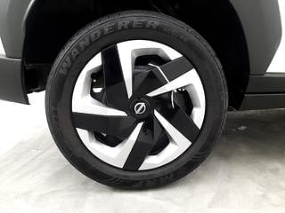 Used 2021 Nissan Magnite XL Petrol Manual tyres RIGHT REAR TYRE RIM VIEW