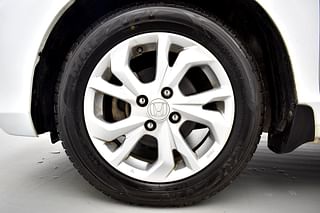 Used 2018 Honda Amaze 1.2 V CVT Petrol Petrol Automatic tyres LEFT FRONT TYRE RIM VIEW
