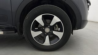 Used 2019 Tata Nexon [2017-2020] XZA Plus Dual Tone Roof AMT Diesel Diesel Automatic tyres RIGHT FRONT TYRE RIM VIEW
