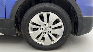 Used 2015 Maruti Suzuki S-Cross Alpha 1.6 Diesel Manual tyres RIGHT FRONT TYRE RIM VIEW