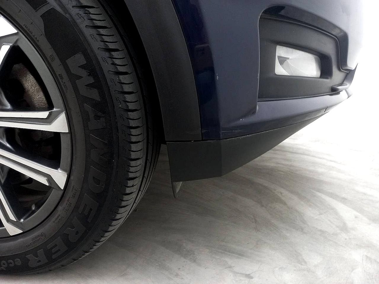 Used 2021 Mahindra XUV700 AX 7 Petrol AT Luxury Pack 7 STR Petrol Automatic dents MINOR SCRATCH