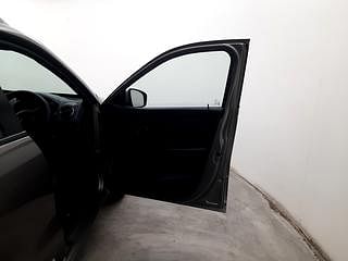 Used 2017 Renault Kwid [2015-2019] 1.0 RXT AMT Opt Petrol Automatic interior RIGHT FRONT DOOR OPEN VIEW