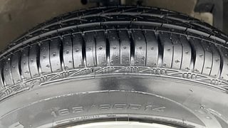 Used 2017 Maruti Suzuki Swift [2011-2017] VDi Diesel Manual tyres RIGHT FRONT TYRE TREAD VIEW