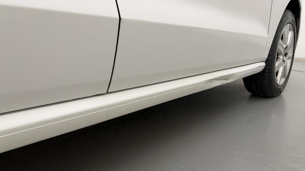 Used 2011 Volkswagen Polo [2010-2014] Highline 1.6L (P) Petrol Manual dents MINOR SCRATCH