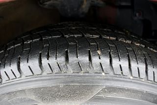 Used 2012 Hyundai Eon [2011-2018] Magna Petrol Manual tyres RIGHT FRONT TYRE TREAD VIEW