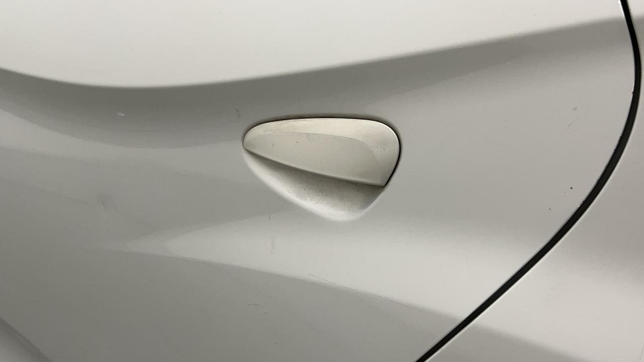 Used 2012 Hyundai Eon [2011-2018] Sportz Petrol Manual dents MINOR DENT