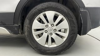 Used 2015 Maruti Suzuki S-Cross [2015-2017] Alpha 1.6 Diesel Manual tyres LEFT REAR TYRE RIM VIEW