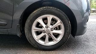Used 2015 Hyundai Grand i10 [2013-2017] Asta AT 1.2 Kappa VTVT Petrol Automatic tyres RIGHT FRONT TYRE RIM VIEW
