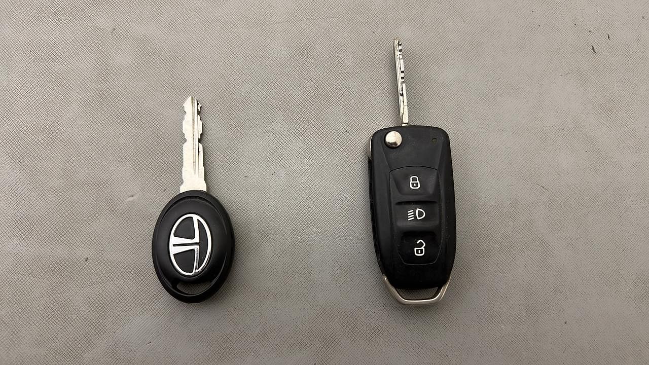 Used 2017 Tata Tiago [2016-2020] Revotron XZ Petrol Manual extra CAR KEY VIEW