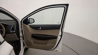 Used 2014 Hyundai i20 [2012-2014] Magna 1.2 Petrol Manual interior RIGHT FRONT DOOR OPEN VIEW
