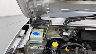 Used 2018 Renault Kwid [2015-2019] RXT Petrol Manual engine ENGINE RIGHT SIDE HINGE & APRON VIEW