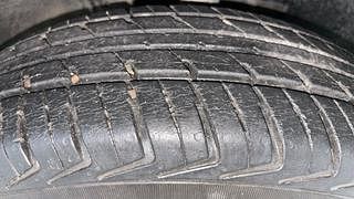 Used 2016 Renault Kwid [2016-2019] 1.0 RXT Petrol Manual tyres RIGHT FRONT TYRE TREAD VIEW