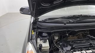 Used 2011 Hyundai i20 [2011-2014] 1.2 sportz Petrol Manual engine ENGINE RIGHT SIDE HINGE & APRON VIEW