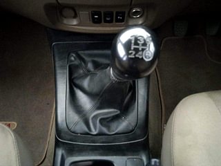 Used 2015 Toyota Innova [2013-2016] 2.5 GX 8 STR Diesel Manual interior GEAR  KNOB VIEW