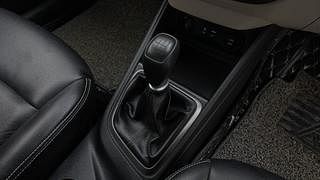 Used 2018 Hyundai Verna [2017-2020] 1.6 VTVT SX Petrol Manual interior GEAR  KNOB VIEW