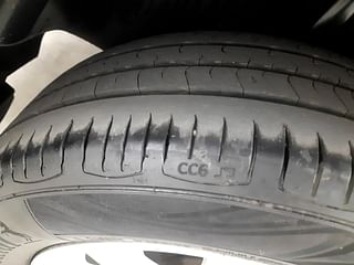 Used 2016 Volkswagen Vento [2015-2019] Highline Diesel AT Diesel Automatic tyres RIGHT REAR TYRE TREAD VIEW