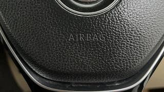 Used 2016 Volkswagen Polo [2015-2019] Highline1.2L (P) Petrol Manual top_features Airbags