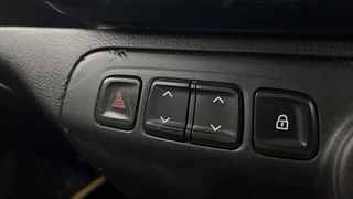 Used 2017 Renault Kwid [2015-2019] RXT Petrol Manual top_features Power windows