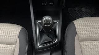 Used 2018 Hyundai Elite i20 [2014-2018] Sportz 1.2 Petrol Manual interior GEAR  KNOB VIEW