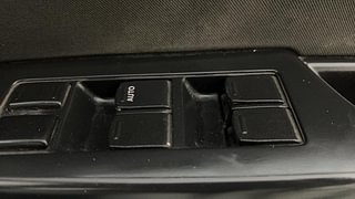 Used 2017 Maruti Suzuki Swift [2011-2017] VXi Petrol Manual top_features Power windows