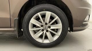 Used 2016 Volkswagen Ameo [2016-2020] Highline1.2L (P) Petrol Manual tyres RIGHT FRONT TYRE RIM VIEW