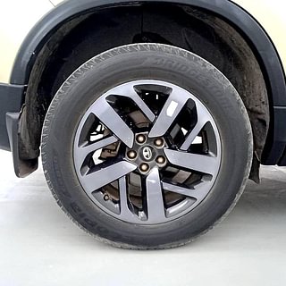 Used 2022 Tata Safari Kaziranga XZA Plus Diesel Automatic tyres RIGHT REAR TYRE RIM VIEW