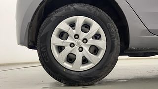 Used 2017 Hyundai Elite i20 [2017-2018] Magna Executive 1.2 Petrol Manual tyres RIGHT REAR TYRE RIM VIEW
