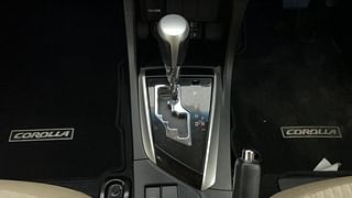 Used 2017 Toyota Corolla Altis [2017-2020] G CVT Petrol Petrol Automatic interior GEAR  KNOB VIEW