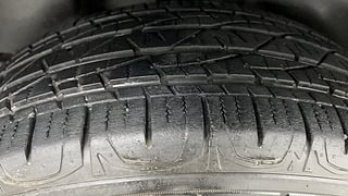 Used 2018 JEEP Compass [2017-2021] Limited 1.4 Petrol AT Petrol Automatic tyres RIGHT REAR TYRE TREAD VIEW