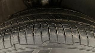 Used 2015 Volkswagen Polo [2015-2019] Comfortline 1.2L (P) Petrol Manual tyres RIGHT FRONT TYRE TREAD VIEW