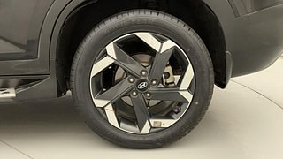 Used 2021 Hyundai Alcazar Platinum (O) 6 STR 2.0 Petrol AT Petrol Automatic tyres LEFT REAR TYRE RIM VIEW
